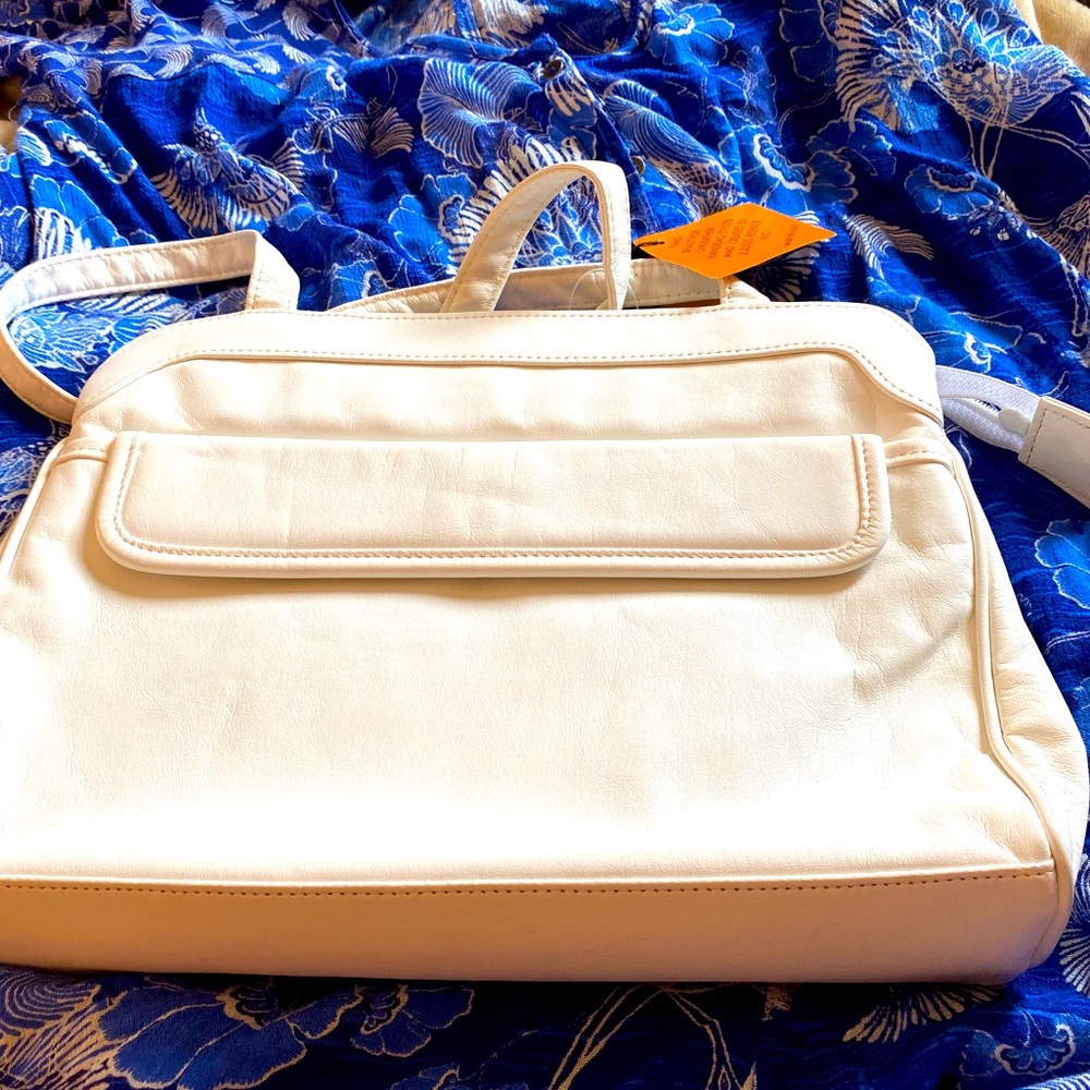 New JULIUS  RESNICK  VINTAGE off white zipper top with snap front pocket HANDBAG